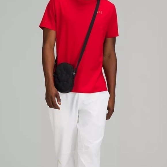 LULULEMON TEAM CANADA Future Legacy crossbody bag purse black OS unisex - Picture 5 of 16